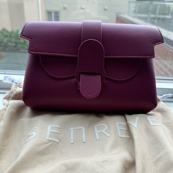ALMOST NEW Senreve Aria Belt Bag in Raspberry - Picture 3 of 8